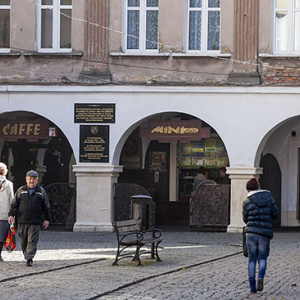 Kamienna Gora, kamienice podcieniowe przy starym miescie. EU, Pl, Dolnoslaskie.